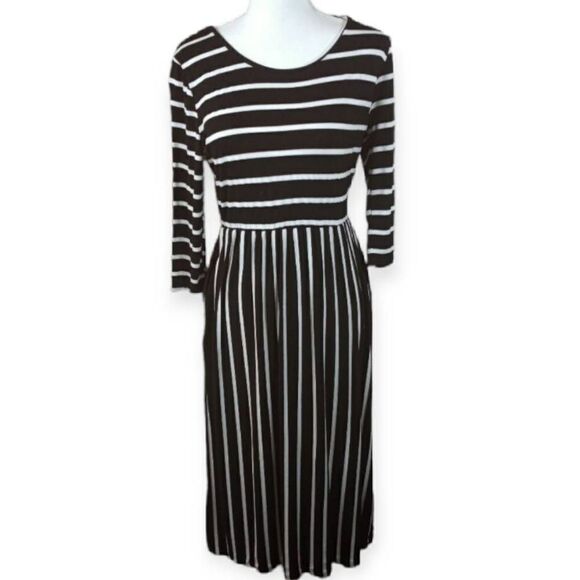 BLACK & WHITE STRIPE MAXI DRESS SZ.S/M EUC - Picture 1 of 5